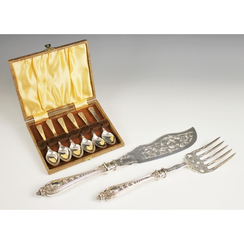 102 - A cased set of six George VI silver teaspoons, Atkin Brothers, Sheffield 1944, each with tapering ha... 