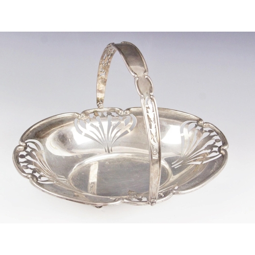 5 - An Edwardian silver swing-handled basket, Mappin Brothers, London 1901, of oval form with pierced fl... 