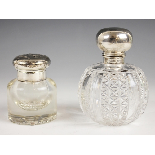 89 - A George V silver mounted cut glass scent bottle, Walker & Hall, Sheffield 1913, of globular form wi... 