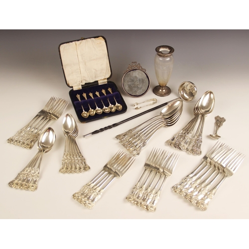 20 - A selection of silver and silver coloured tableware, to include an EPNS King's Pattern part cutlery ... 