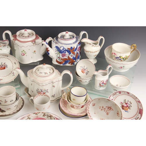 474 - A quantity of 18th century Newhall porcelain tea wares, to include a tobacco leaf pattern commode sh... 