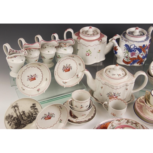 474 - A quantity of 18th century Newhall porcelain tea wares, to include a tobacco leaf pattern commode sh... 