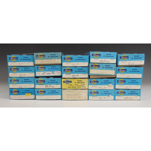 586 - Twenty boxed Athearn HO gauge American diesel locomotives in liveries for railroad companies includi... 