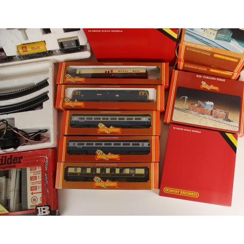 588 - A selection of Hornby OO gauge model railway pieces, to include a boxed R.354 BR Class 47 Diesel loc... 