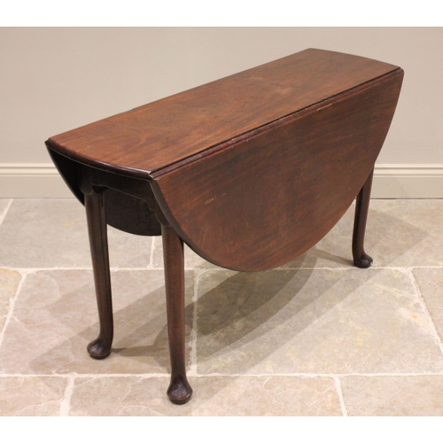 776 - A George II mahogany drop leaf table, the oval top raised upon cabriole legs extending to pad feet, ... 