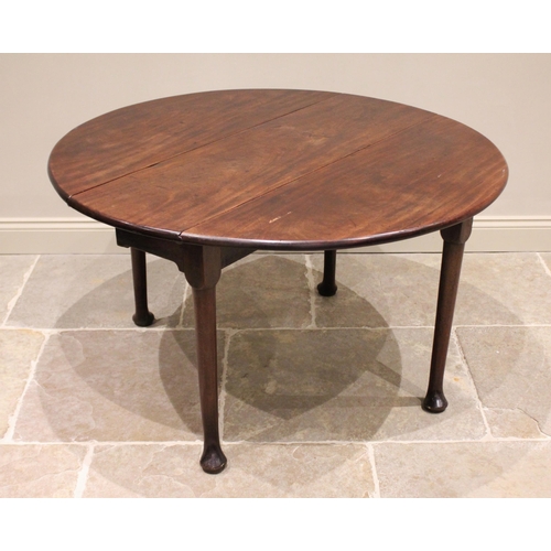 776 - A George II mahogany drop leaf table, the oval top raised upon cabriole legs extending to pad feet, ... 