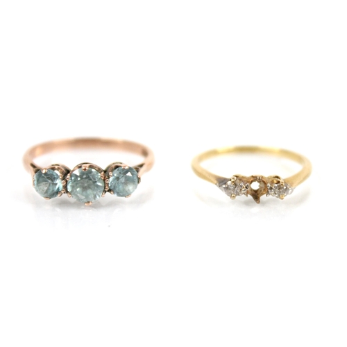 78 - An early 20th century blue zircon 9ct gold ring, comprising three round mixed cut zircons, set in 9c... 