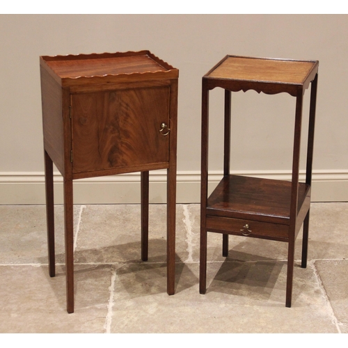 817 - A George III mahogany bedside cupboard, the scalloped gallery top above a single flame mahogany cupb... 