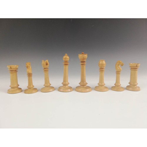 590 - A boxwood and ebonised Northern Upright pattern chess set, comprising thirty-two unweighted pieces, ... 