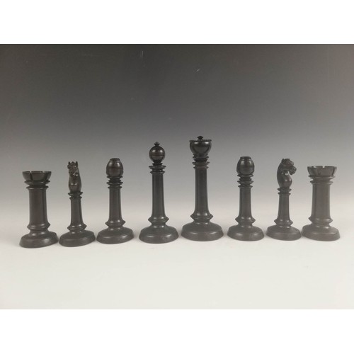 590 - A boxwood and ebonised Northern Upright pattern chess set, comprising thirty-two unweighted pieces, ... 