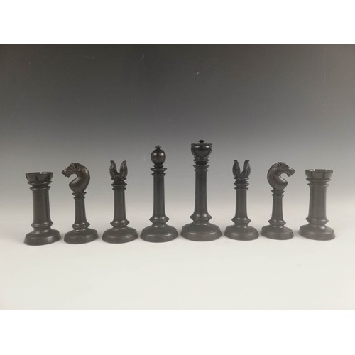 590 - A boxwood and ebonised Northern Upright pattern chess set, comprising thirty-two unweighted pieces, ... 