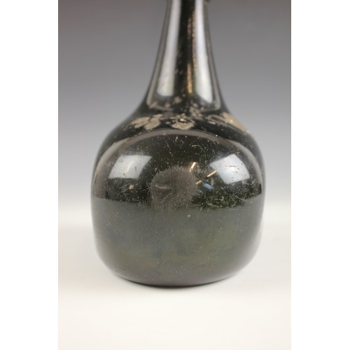 525 - An English 18th century glass wine bottle, of bladder shape and of olive green colour, 17cm high