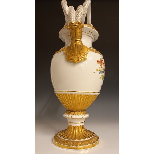 498 - A Meissen twin snake handled vase, late 19th or early 20th century, from a design by Ernst August Le... 