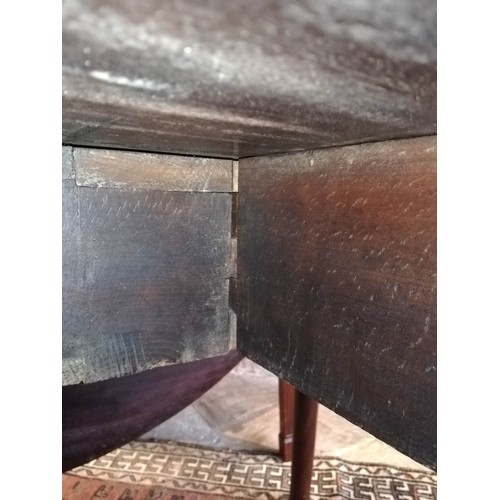 776 - A George II mahogany drop leaf table, the oval top raised upon cabriole legs extending to pad feet, ... 