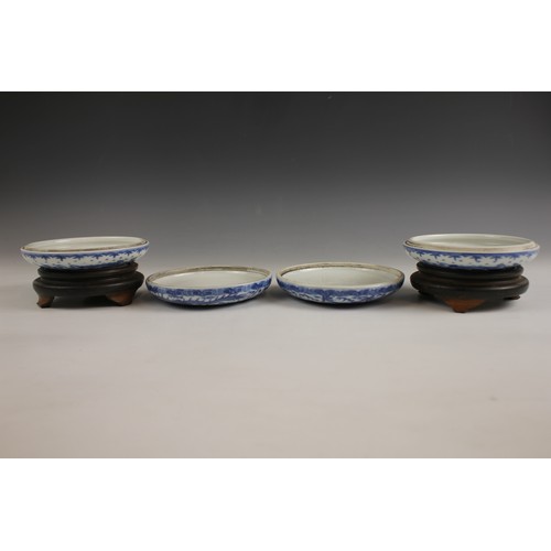 418 - A pair of Chinese porcelain blue and white boxes and covers, Qianlong seal mark, each circular box p... 