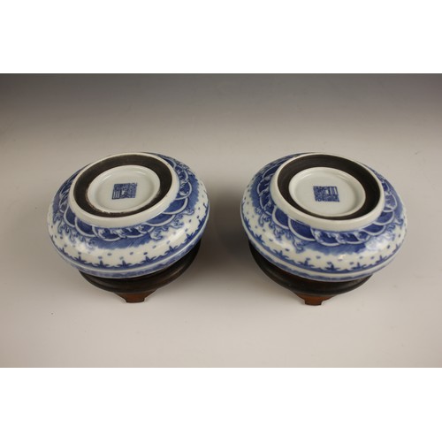 418 - A pair of Chinese porcelain blue and white boxes and covers, Qianlong seal mark, each circular box p... 