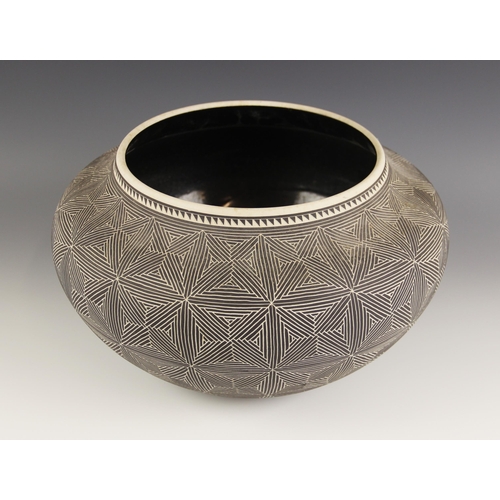 507 - Leslie Thompson (American, late 20th century), a porcelain studio pottery bowl of compressed shoulde... 