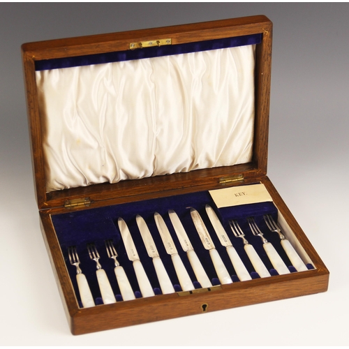 64 - A George V cased set of silver and mother of pearl fruit knives and forks, John Round & Son Ltd, She... 