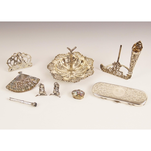 78 - A selection of silver accessories, to include an Edwardian silver ring tree, Walker & Hall, Chester ... 