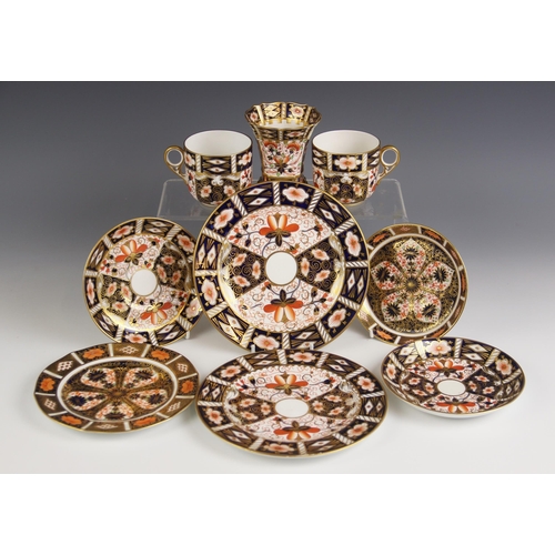 462 - A Royal Crown Derby Imari part tea service, pattern number 1128, comprising twelve teacups, twelve s... 