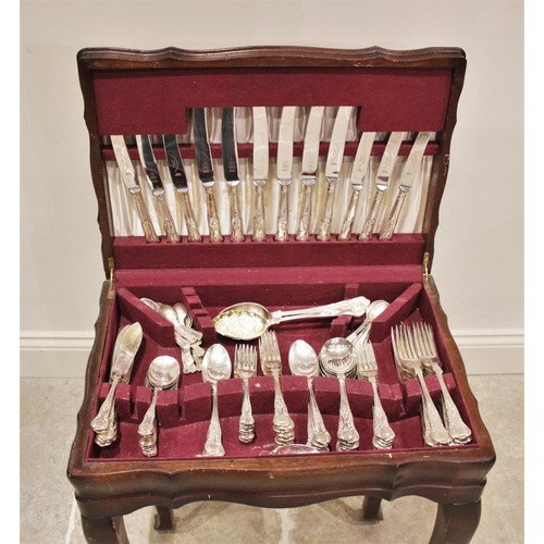 110 - A large quantity of King's Pattern silver plated cutlery, assorted dates and makers, including dinne... 