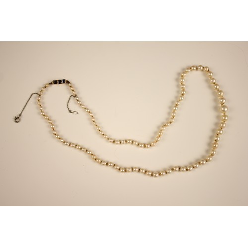 193 - An early 20th century cultured pearl necklace, designed as a single row of round cultured pearls, me... 