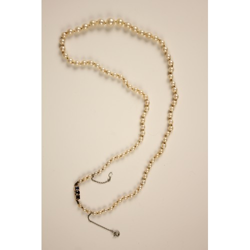 193 - An early 20th century cultured pearl necklace, designed as a single row of round cultured pearls, me... 