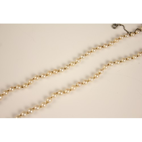 193 - An early 20th century cultured pearl necklace, designed as a single row of round cultured pearls, me... 