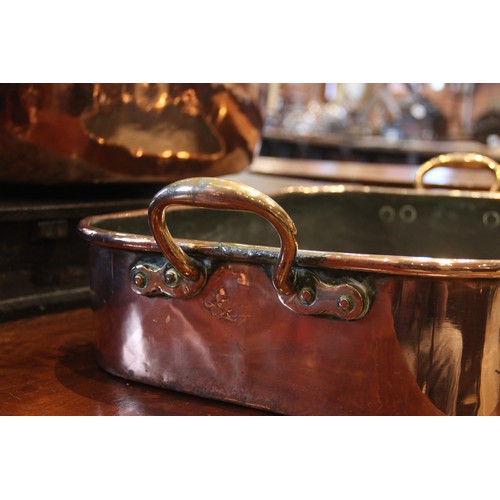 530 - A 19th century copper oval fish kettle, of country house proportions, applied with substantial brass... 