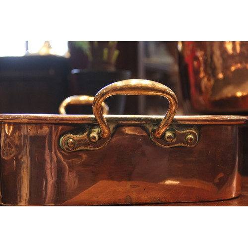 530 - A 19th century copper oval fish kettle, of country house proportions, applied with substantial brass... 