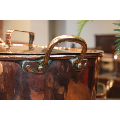 530 - A 19th century copper oval fish kettle, of country house proportions, applied with substantial brass... 