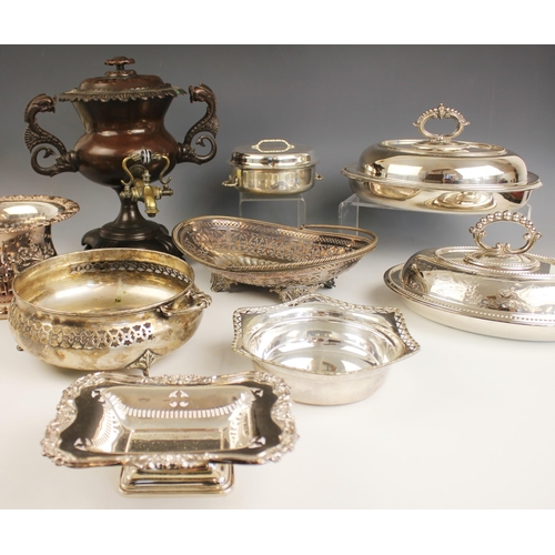 126 - A selection of silver plated wares, to include a silver plated bottle coaster, with pierced body and... 