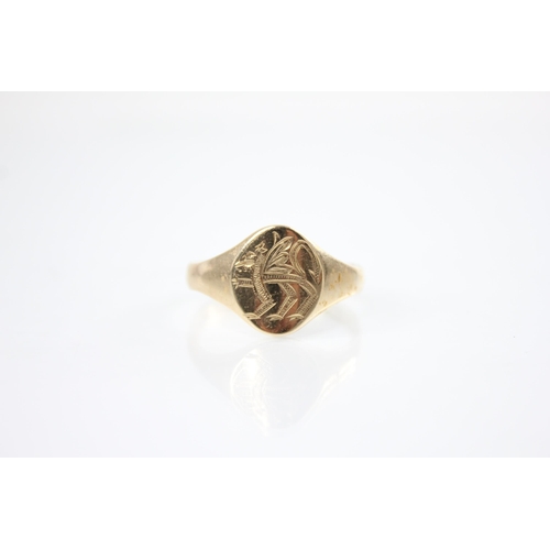 163 - A 9ct gold signet ring, the central oval cartouche depicting a Welsh dragon, leading to tapered shou... 