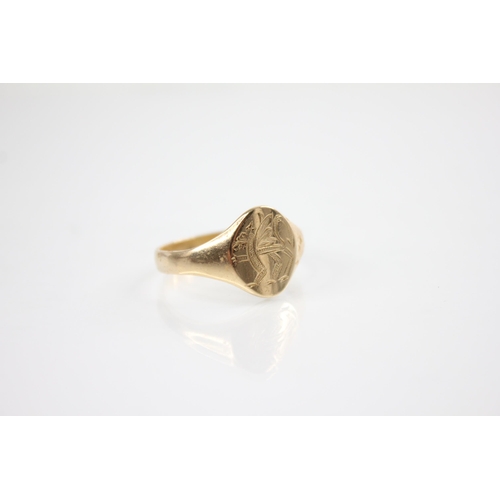 163 - A 9ct gold signet ring, the central oval cartouche depicting a Welsh dragon, leading to tapered shou... 