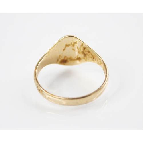 163 - A 9ct gold signet ring, the central oval cartouche depicting a Welsh dragon, leading to tapered shou... 