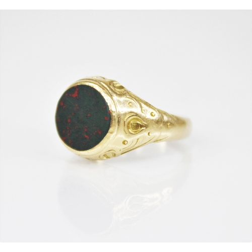 176 - A Victorian 18ct gold bloodstone set signet ring, the central circular bloodstone matrix measuring 1... 