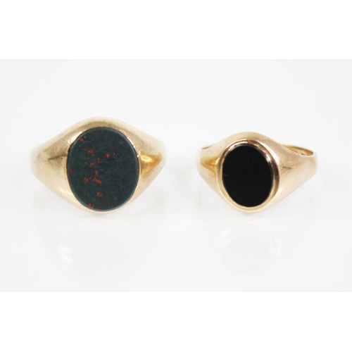 180 - A 9ct gold bloodstone set signet ring, the oval bloodstone matrix measuring 29mm x 12mm, set within ... 