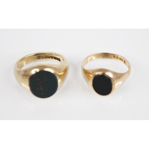 180 - A 9ct gold bloodstone set signet ring, the oval bloodstone matrix measuring 29mm x 12mm, set within ... 