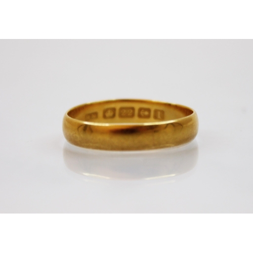 214 - A 22ct gold wedding band, marks for 'W.M', Birmingham 1910, ring size O 1/2, weight 3.0gms