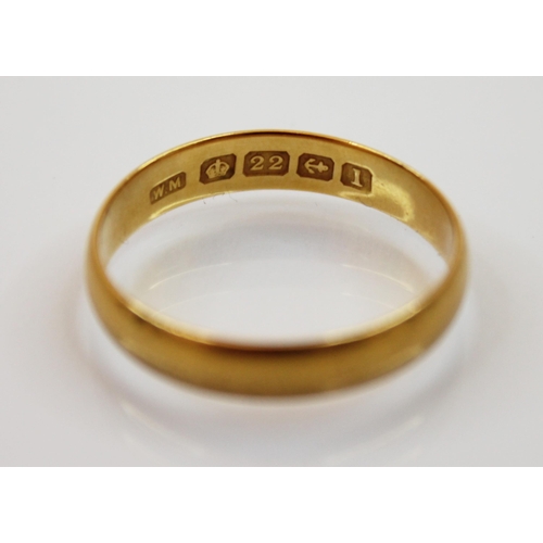 214 - A 22ct gold wedding band, marks for 'W.M', Birmingham 1910, ring size O 1/2, weight 3.0gms