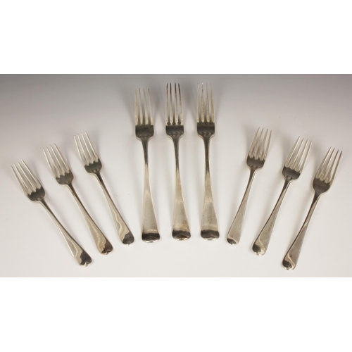 38 - A set of five George III Old English pattern silver dessert forks, Solomon Hougham, London 1806, of ... 