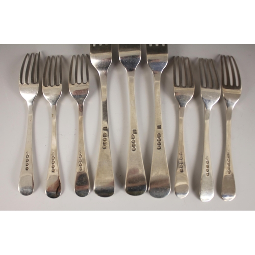 38 - A set of five George III Old English pattern silver dessert forks, Solomon Hougham, London 1806, of ... 