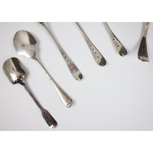 43 - A pair of George III Scottish silver Old English pattern dessert spoons, Edinburgh 1788 (maker's mar... 