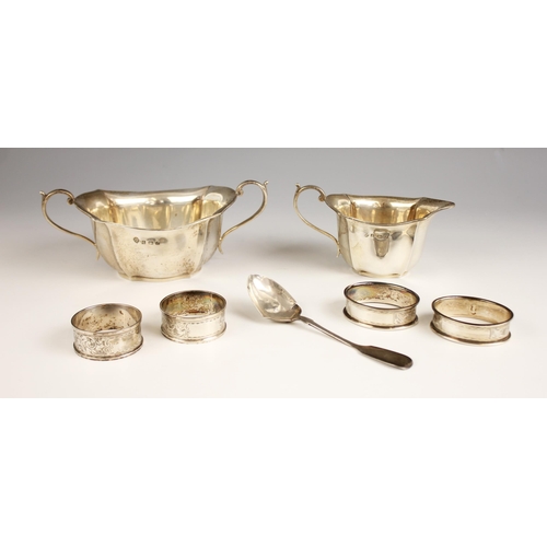 47 - An Edwardian silver sugar bowl and milk jug, Williams (Birmingham) Ltd, Birmingham 1905, each of lob... 