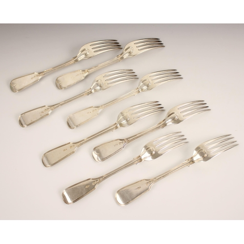 6 - A set of five Victorian silver fiddle and thread pattern forks, Chawner & Co, London 1848-55, 20.5cm... 