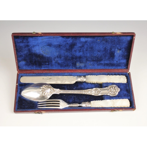 77 - A cased Victorian silver Kings pattern christening set, Aaron Hadfield, Sheffield, 1837, comprising ... 