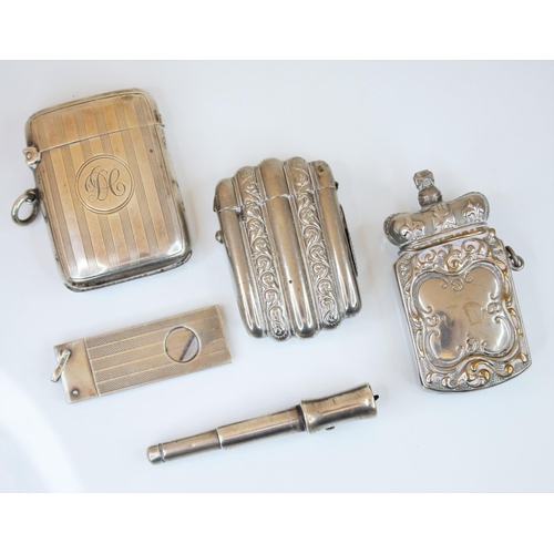 89 - A George V silver vesta case, Chester 1912, the rectangular body with engine turned decoration and c... 