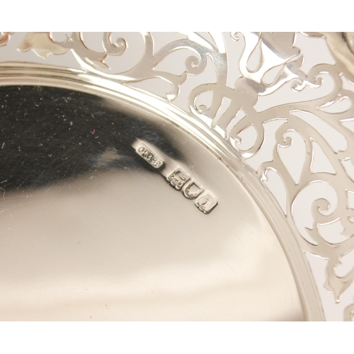 18 - An Edwardian silver bon-bon dish, Ollivant & Botsford, London 1904, of circular form with pierced sc... 