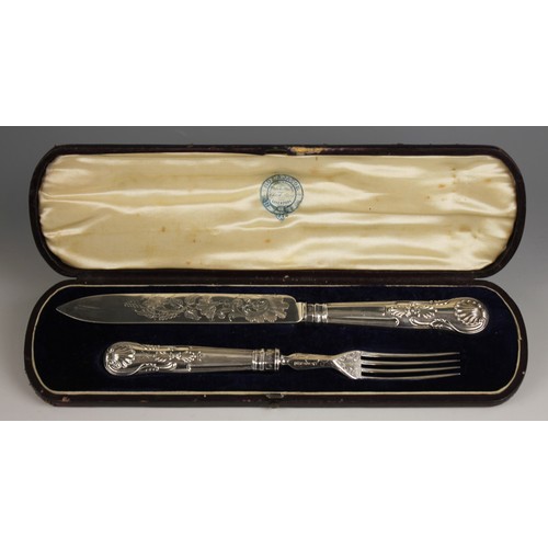 55 - A Victorian cased set of silver Kings pattern melon carvers, 'JR' Sheffield 1853, each with weighted... 