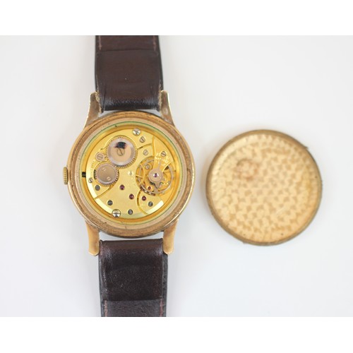 141 - A vintage gentleman's Everite 9ct gold wristwatch, the circular cream dial with gold coloured Arabic... 